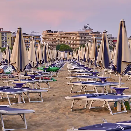 شقة Luminous Flat With Private Garden 150 M From The Sea بيبيوني