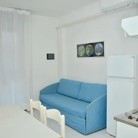 Luminous Flat With Private Garden 150 M From The Sea شقة *