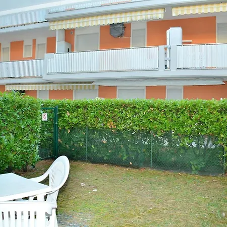 Luminous Flat With Private Garden 150 M From The Sea شقة