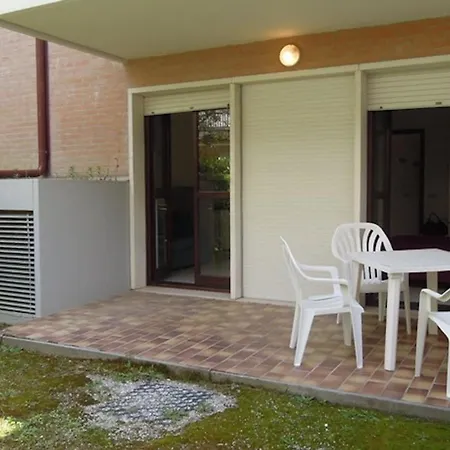 Luminous Flat With Private Garden 150 M From The Sea شقة