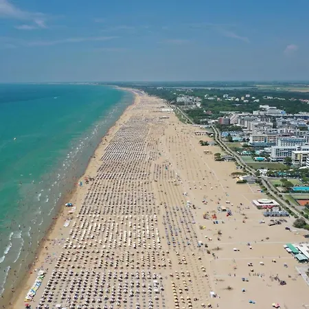 Luminous Flat With Private Garden 150 M From The Sea Appartement Bibione